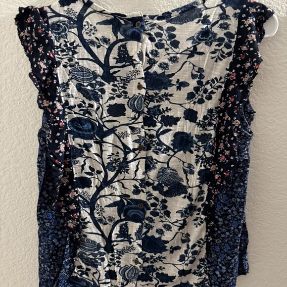Lucky Brand women shirt white and blue floral size M - Picture 3 of 3
